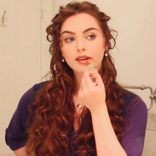 将图片加载到图库查看器,Rose's Titanic Hairstyle