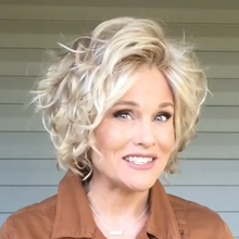 将图片加载到图库查看器,Golden roll short wig