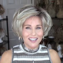 将图片加载到图库查看器,Popular platinum short wig (Hair root black)