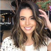 将图片加载到图库查看器,Gold shoulder short wig