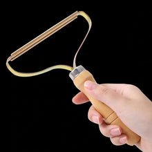 将图片加载到图库查看器,Portable clothes fluff brush - 1203