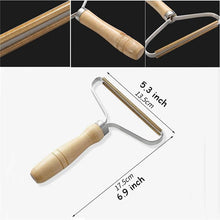 将图片加载到图库查看器,Portable clothes fluff brush - 1203