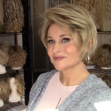 将图片加载到图库查看器，Personality dark gold short wig
