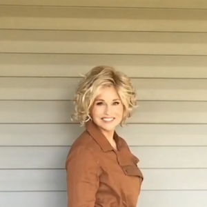 Golden roll short wig