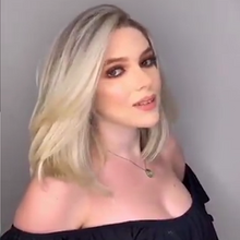 将图片加载到图库查看器，Medium long golden gradient wig
